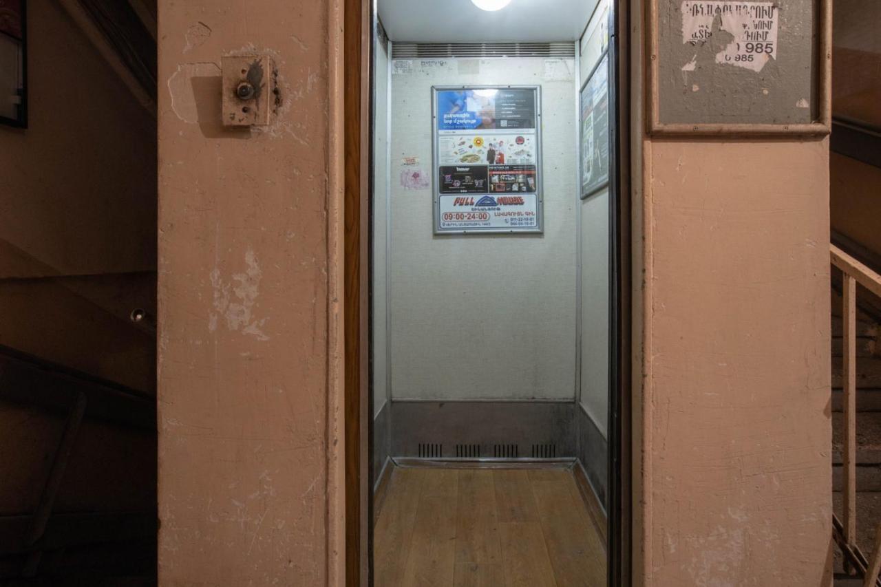 Stay Inn Apartments Near Northern Avenue Yerevan Bagian luar foto